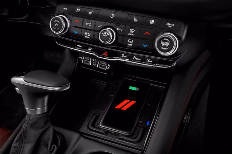 Khả năng tăng tốc từ 0-100 km/h trong 4,4 giây. Để tôn vinh sự thành công của động cơ V8 HEMI, Dodge đã xác nhận rằng phiên bản đặc biệt khác sẽ được ra mắt trong tương lai, ít nhất một phiên bản dựa trên Durango SRT Hellcat.