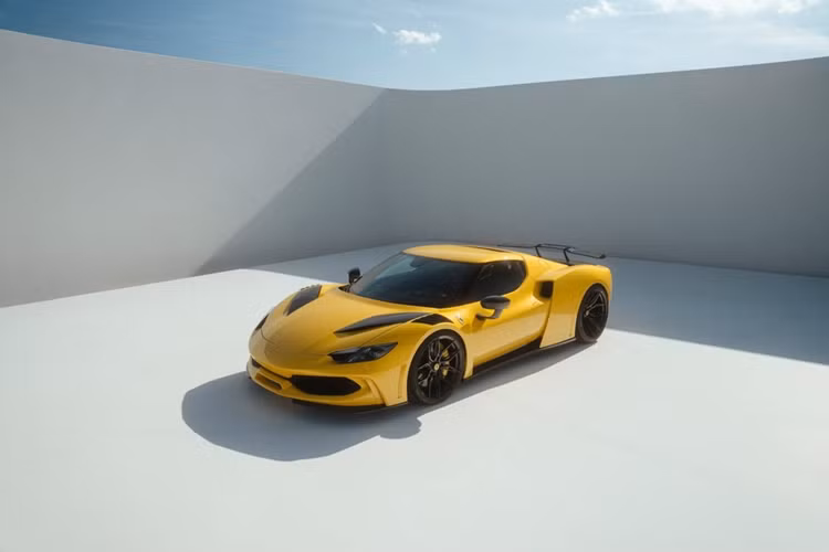 Novitec đã tung ra một loạt nâng cấp cho cả Ferrari 296 GTB và 296 GTS vào đầu năm nay nhưng về tổng thể, hai gói độ này nâng cấp không quá nhiều chi tiết và vẫn gần như giữ lại nhiều hơn những đường nét nguyên bản của xe.