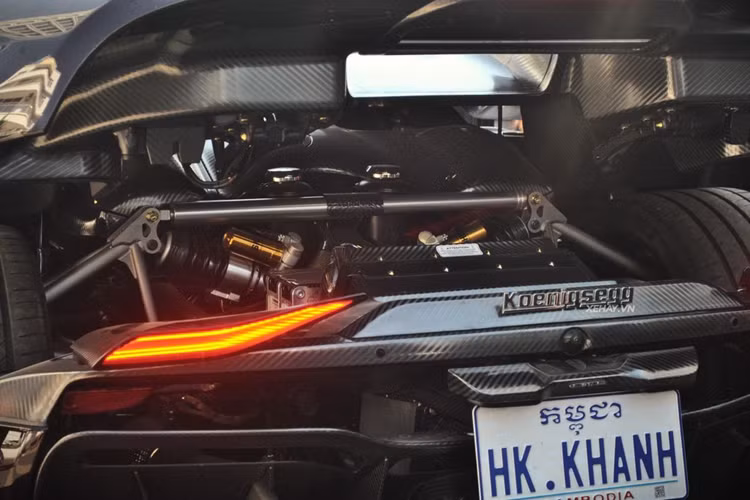 Kết hợp với 3 mô-tơ điện bổ sung, sản sinh ra tổng công suất tối đa lên tới hơn 1.500 mã lực, cho phép xe tăng tốc từ 0 - 100 km/h trong 2,8 giây, 150 - 250 km/h trong 3,2 giây, từ 0 - 400 km/h chỉ 20 giây trước khi chạm ngưỡng tối đa khoảng 400 km/h.