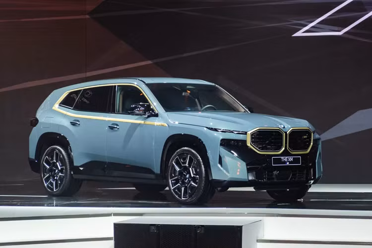 “Sức mạnh” trên cho phép BMW XM 2024 có thể tăng tốc từ 0-96 km/h trong thời gian 4,1 giây, trước khi đạt tốc độ tối đa 250 km/h. Nếu khách hàng mua thêm gói M Driver’s Package tùy chọn, xe có thể đạt tốc độ tối đa lên đến 270 km/h.