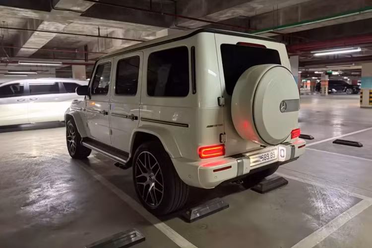 Ở Việt Nam, có khá nhiều phiên bản xe SUV hạng sang Mercedes-AMG G63, 1 trong số đó có Stronger Than Time Edition, để kỷ niệm 40 năm ra đời dòng xe SUV huyền thoại Mercedes-Benz G-Class và giới hạn thời gian sản xuất là trong 1 năm.