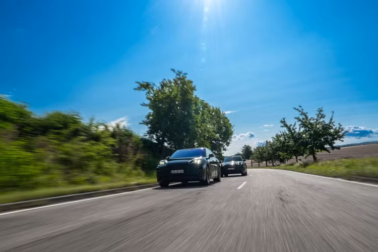 Thế hệ hiện tại của dòng xe Cayenne, sau khi trải qua cuộc nâng cấp lớn nhất trong lịch sử thương hiệu Porsche vào năm ngoái, sẽ được tiếp tục nâng cấp trong tương lai với mức đầu tư lớn về công nghệ.
