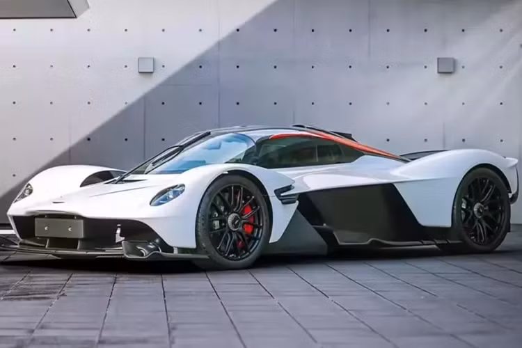 Chỉ có 150 chiếc Aston Martin Valkyrie hàng hiếm được sản xuất và giống như nhiều siêu xe đắt tiền khác, tất cả các mẫu xe đều được nhanh chóng ghi nhận đã cháy hàng khi chiếc xe được công bố lần đầu tiên.
