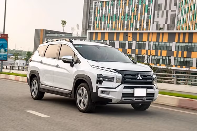 Mitsubishi Xpander: 12.956 xe Sau 9 tháng đầu năm 2024, Mitsubishi Xpander vẫn là mẫu xe ôtô bán chạy nhất Việt Nam với doanh số đạt 12.956 xe bán ra. Mitsubishi Xpander được phân phối với 4 phiên bản là MT, AT, AT Premium, Xpander Cross cùng giá bán dao động từ 560 - 698 triệu đồng.