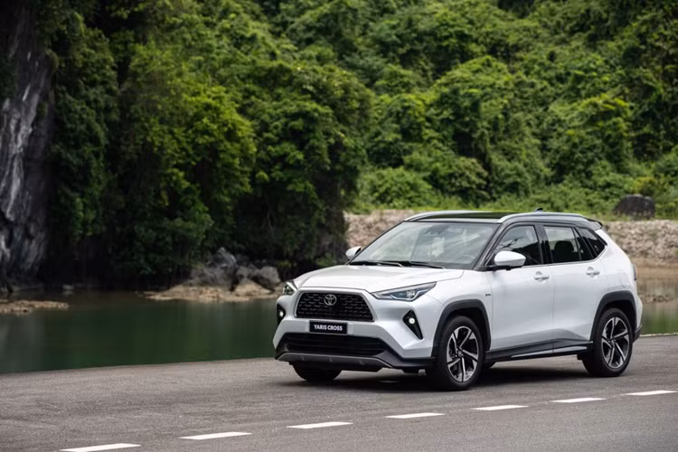  Toyota Yaris Cross: 6.898 xe Cộng dồn doanh số 9 tháng qua, Toyota đã bàn giao tổng cộng 6.898 xe Yaris Cross đến tay khách hàng. Doanh số này giúp Toyota Yaris Cross xếp ở vị trí thứ 8 trong top 10 xe bán chạy nhất 9 tháng đầu năm 2024.