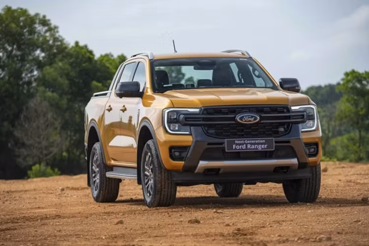 Đây cũng mẫu bán tải duy nhất góp mặt trong Top 10 ôtô bán chạy nhất hàng tháng. Hiện Ford Ranger đang được phân phối tại Việt Nam với 7 phiên bản, đi cùng mức giá dao động từ 669 triệu - 1,299 tỷ đồng.