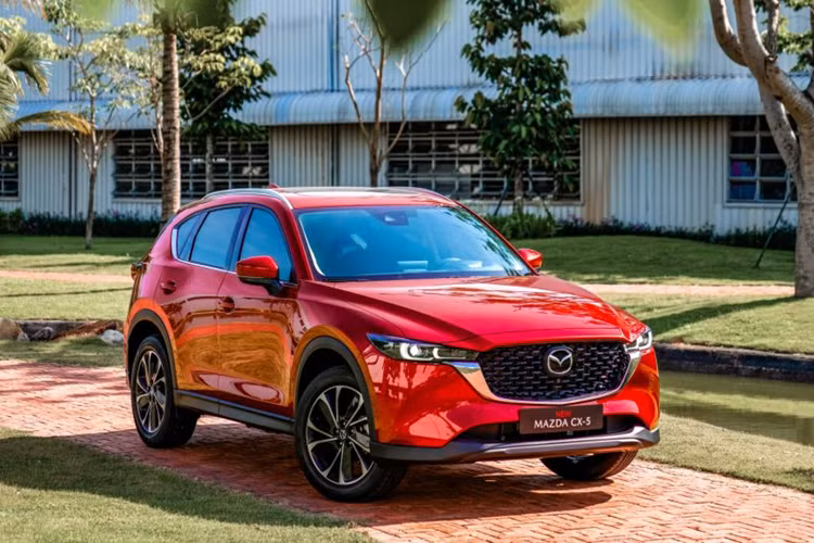  Mazda CX-5: 9.240 xe Xếp thứ 4 trong top 10 xe bán chạy nhất 9 tháng qua là Mazda CX-5 với doanh số đạt 9.240 xe. Mazda CX-5 hiện được lắp ráp trong nước với 3 phiên bản, đi cùng mức giá dao động từ 749 - 829 triệu đồng.
