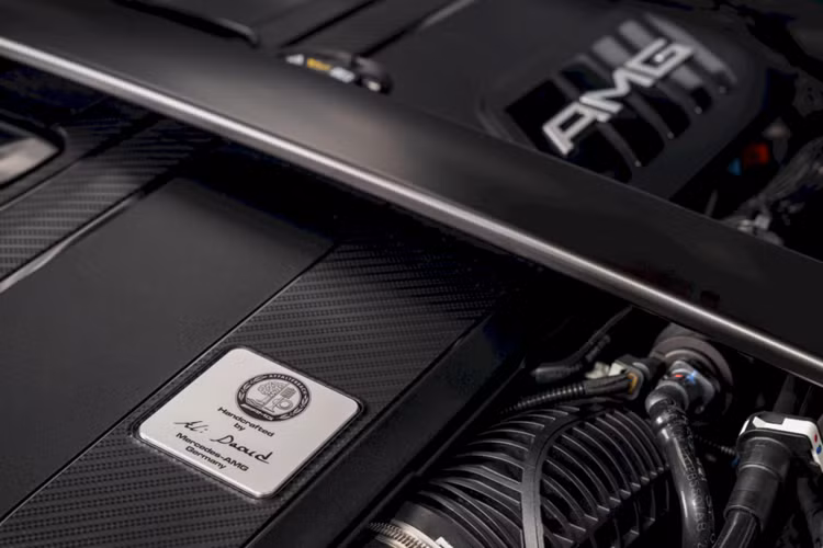 C43 4Matic là mẫu xe AMG được MBV lắp ráp trong nước và có mức độ hoàn thiện như bản nhập khẩu nguyên chiếc từ Đức theo tiêu chí “One Man, One Engine” duy trì khi nhập khẩu nguyên khối động cơ từ nhà máy tại Affalterbach, Đức.