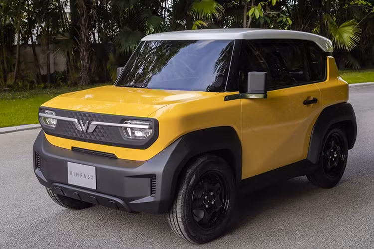 Mức giá khởi điểm của Vinfast VF3 tại Việt Nam được cho là cao hơn Wuling Hongguang Mini EV (239 -279 triệu đồng) nhưng sự chênh lệch là không đáng kể. Bù lại, mẫu xe điện mang thương hiệu Việt Nam có tầm vận hành lên tới 285 km (theo chu trình thử nghiệm CLTC của Trung Quốc) hoặc 237 km (theo chu trình thử nghiệm WLTP của châu Âu). Trong khi đó, quãng đường di chuyển tối đa của Wuling Hongguang Mini EV chỉ là 120 km với một lần sạc đầy.