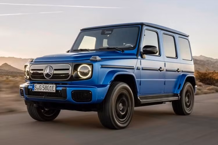 Theo đó, mẫu SUV offroad đã được chốt lịch ra mắt tại Thái Lan vào tháng 10/2024. Tên gọi chính thức của xe là Mercedes-Benz G580 with EQ Technology 2025 mới. Vì là xe nhập khẩu nên khả năng cao thiết kế và trang bị của Mercedes-Benz G580 with EQ Technology tại Thái Lan cũng không khác nhiều so với xe ở thị trường quốc tế.