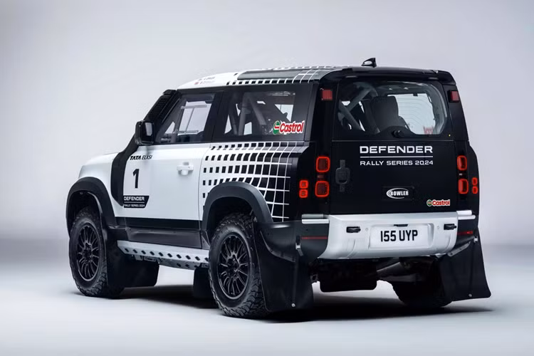 Được nâng cấp dựa trên nền tảng Land Rover Defender 90 P300 SE, chiếc xe là sản phẩm của bộ phận đặc biệt Bowler Motors, vốn được Land Rover mua lại vào năm 2019.