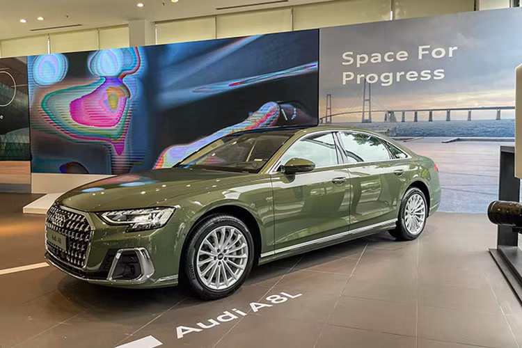 Xe sedan hạng sang Audi A8L thế hệ mới được trang bị khối động cơ V6, dung tích 3.0 lít TFSI, sản sinh ra công suất tối đa lên đến 340 mã lực và mô-men xoắn cực đại lên đến 500 Nm trong dải vòng tua máy từ 1.370 - 4.500 vòng/phút.