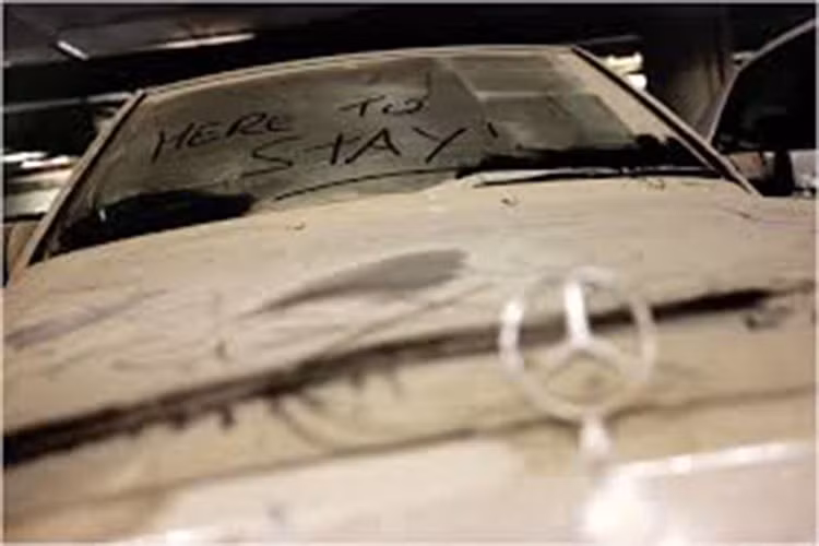Đáng chú ý, bức ảnh chụp lại còn cho thấy có 1 chiếc xe siêu sang Maybach, thương hiệu cao cấp của Mercedes-Benz trước khi bị khai tử 2013, và sau này gọi tắt là Mercedes-Maybach S-Class.