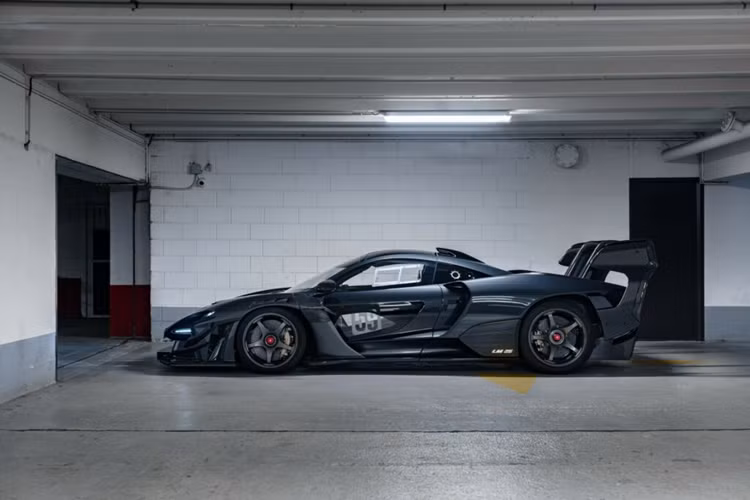 Lanzante ra mắt LM 25 vào năm 2020 để kỷ niệm 25 năm chiến thắng nổi tiếng của F1 GTR tại 24 Hours of Le Mans. Hãng độ chỉ chế tạo đúng 7 chiếc để đại diện cho đúng 7 chiếc McLaren F1 đã thi đấu tại Le Mans năm 1995 bao gồm các dòng Sports, Super và Ultimate Series của McLaren.