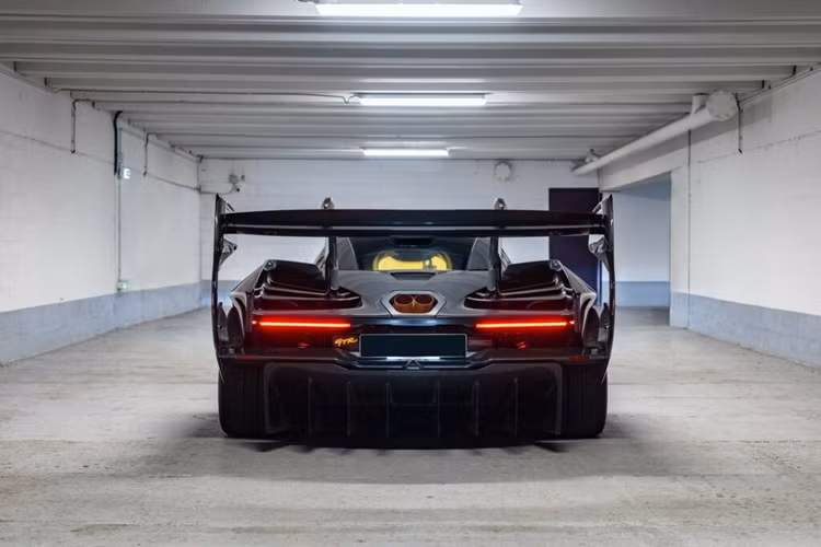 RM Sotheby’s cho biết chiếc xe này không chỉ được Lanzante chuyển đổi thành mẫu LM 25 mà hiện đã được nâng cấp để có thể sử dụng hợp pháp trên đường phố, từ đây tăng sức hút của chiếc Hypercar độc đáo.