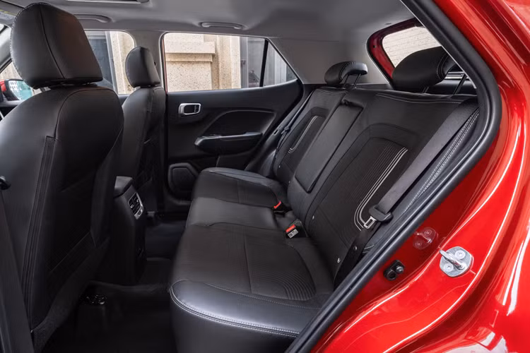 Bên cạnh máy xăng tăng áp kể trên, Hyundai Venue tại Ấn Độ còn có 2 tùy chọn động cơ khác. Đầu tiên là động cơ xăng Kappa hút khí tự nhiên, dung tích 1.2L với công suất tối đa 82 mã lực và mô-men xoắn cực đại 115 Nm.
