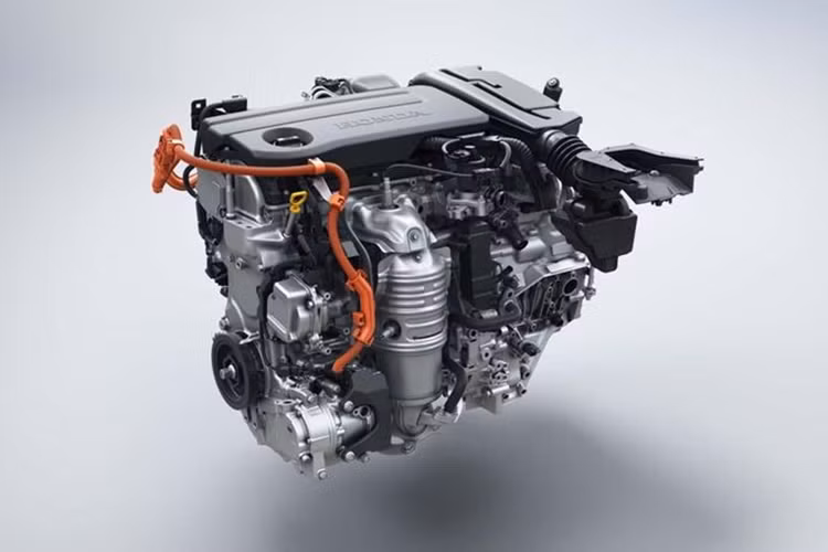 Civic phiên bản hybrid sở hữu chỉ số tiêu thụ nhiên liệu trung bình theo EPA đạt gần 5,6 lít/100 km. So sánh với mức tiêu thụ lên tới 7,8 lít/100 km của Civic 2024, đây là một bước tiến đáng kể.