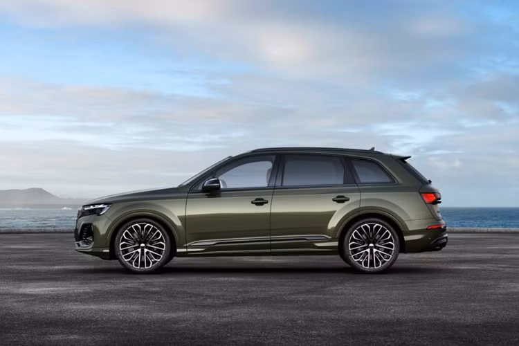 Xe hiện được bán ra với các biển thể động cơ diesel (TDI) và xăng (TFSI) ở châu Âu.