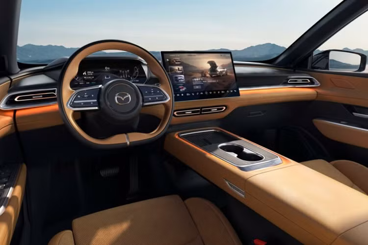 Chiếc xe được sản xuất bởi Chongqing Changan Automobile, chính vì vậy mà xe có rất nhiều chi tiết giống với mẫu xe Deepal SL03 bao gồm tất cả các tùy chọn hệ thống truyền động.