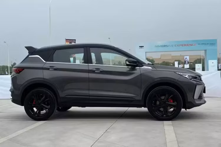 Đặc biệt, Geely và Tasco Auto còn lên kế hoạch xây dựng nhà máy lắp ráp ôtô ở Việt Nam. Nhà máy này sẽ được khởi công tại KCN Tiền Hải, tỉnh Thái Bình, vào nửa đầu năm sau. Nhà máy có công suất thiết kế 75.000 xe/năm trong giai đoạn 1 với tổng vốn đầu tư 168 triệu USD.