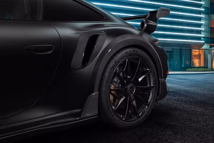 Giống như các phiên bản TechArt GTstreet R trước đây, động cơ boxer tăng áp kép 3,8 lít được nâng công suất lên tới 799 mã lực (596 kW) và mô-men xoắn cực đại lên đến 950 Nm nhờ bộ tăng áp mới, bộ lọc không khí mới, một số hệ thống xả tối ưu hơn và ECU được chỉnh sửa triệt để.