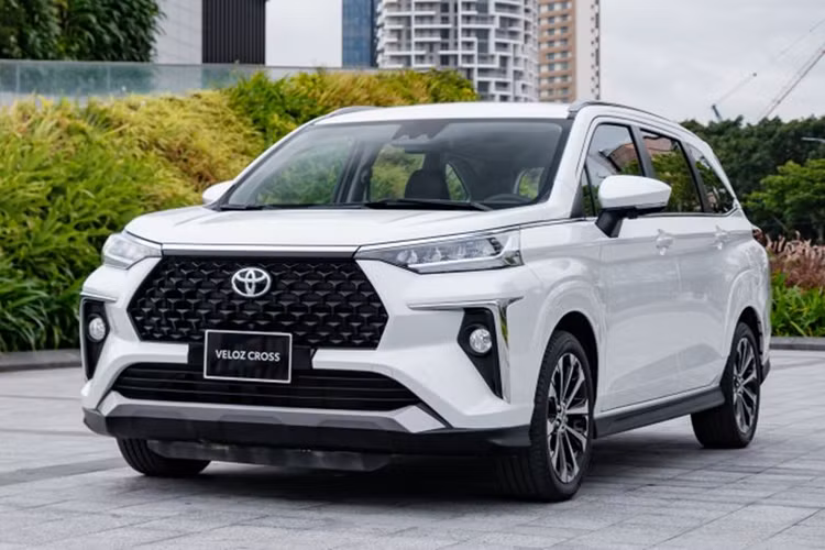  Toyota Veloz Cross: Doanh số 11.255 xe trong 8 tháng Trong top ôtô đạt doanh số 10.000 chiếc nhanh nhất thị trường Việt Nam đầu tiên phải kể đến Toyota Veloz Cross, được ra mắt vào tháng 3/2022, mẫu xe này nhanh chóng được người tiêu dùng đón nhận. Điều này được minh chứng bằng doanh số lên tới 11.255 xe chỉ sau 8 tháng ra mắt (tính đến tháng 10/2022).