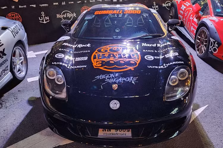 Siêu xe Porsche Carrera GT chỉ được sản xuất với số lượng 1.270 xe trên toàn cầu. Theo tìm hiểu, tại Thái Lan hiện có 5 xe và chỉ có 1 chiếc đang tham dự hành trình Gumball 3000.