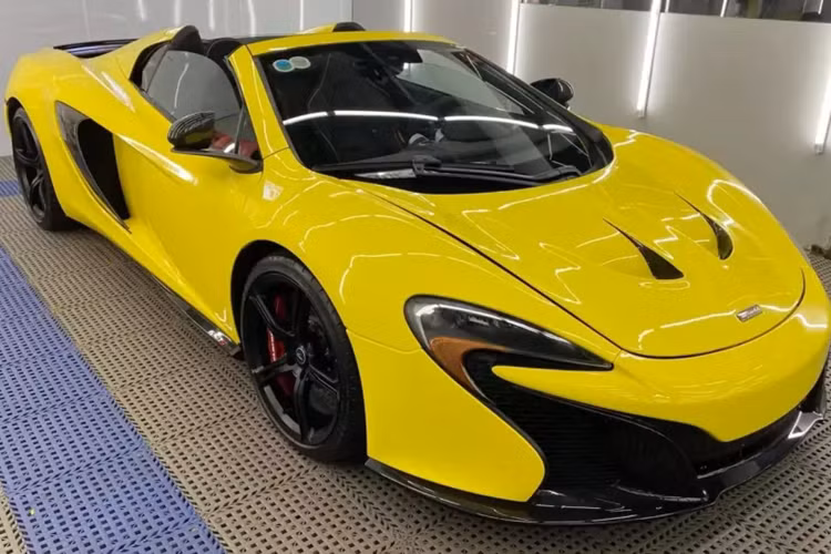 Mới đây, thông tin rao bán một chiếc siêu xe mui trần McLaren 650S Spider đầu tiên về Việt Nam mang biển kiểm soát 30K-708.01 với giá hơn 7 tỷ đồng, đã nhận được sự quan tâm không nhỏ của cộng đồng mạng, cũng như giới mê xe trong nước.