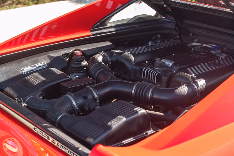 Phần nào, mẫu xe được kế thừa dáng vẻ của Ferrari 308 GTB cũng như GTO từ những năm 1980. Về mặt kỹ thuật, F355 Berlinetta là mẫu xe tiên phong đáng kể so với thế hệ trước.