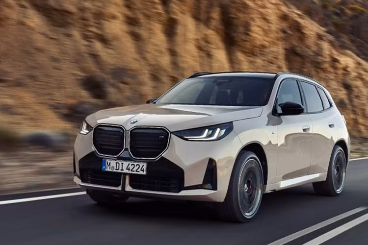 Với việc bổ sung thêm bản LWB, BMW kỳ vọng tăng thêm sức hấp dẫn trước những đối thủ như Audi hay Mercedes-Benz. Theo kế hoạch, mức giá xe BMW X3 LWB 2025 dự đoán sẽ công bố tại Trung Quốc trong nửa cuối 2024.