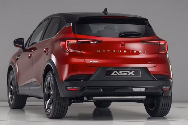Bên cạnh đó, mẫu CUV này còn có tùy chọn hệ truyền động hybrid 1.6L bao gồm hai mô tơ điện cho công suất tối đa 143 mã lực, đi kèm bộ pin 1,2 kWh. Mức giá xe Mitsubishi Outlander Sport 2024 hiện chưa được công bố chính thức.