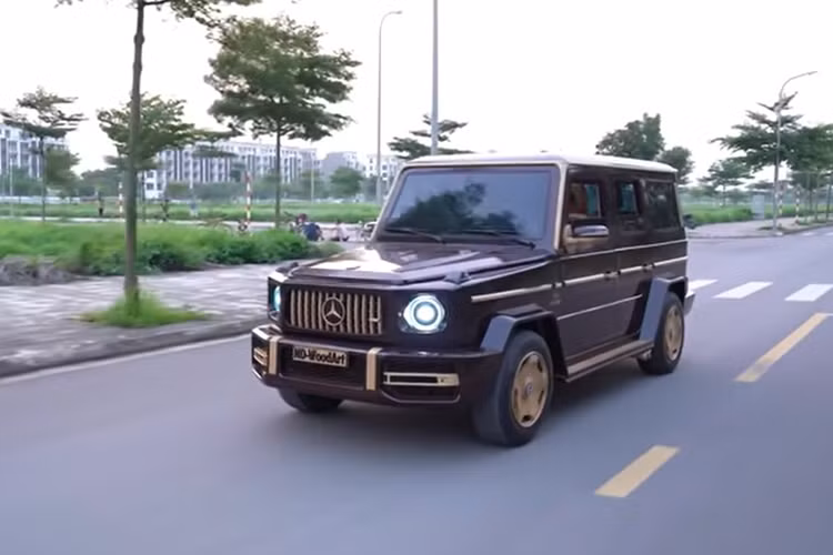 Mới đây, anh Trương Văn Đạo - chủ kênh Youtube ND - Woodworking Art lại tiếp tục khiến cộng đồng mạng phải ngạc nhiên khi chế tạo thành công chiếc SUV Mercedes-AMG G63 bằng gỗ.