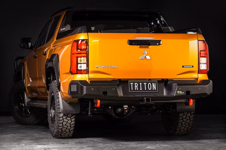 Lô phụ kiện Ironman 4×4 đầu tiên cho Mitsubishi Triton L200 2024 mới dự kiến sẽ được tiến hành vào khoảng đầu tháng 7/2024. Hãng độ cũng công bố một số phụ kiện hiện đang được phát triển bao gồm mui xe, giá nóc, bệ bước chân, bảo vệ gầm xe và sẽ sớm công bố trong thời gian tới.