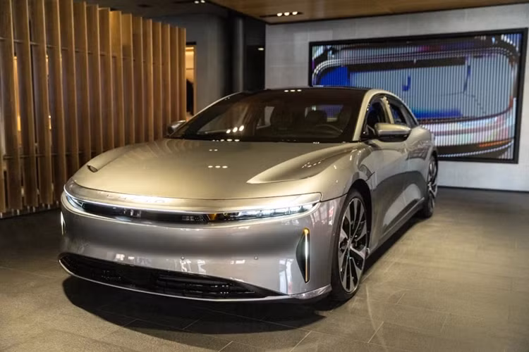 Giống như các mẫu xe năm 2024, mẫu 2025 cũng bao gồm các biến thể Air Touring và Air Grand Touring. Air Touring tầm trung có giá khởi điểm từ 78.900 USD và có phạm vi hoạt động 653 km đồng thời tạo ra công suất 620 mã lực thông qua hai động cơ điện.
