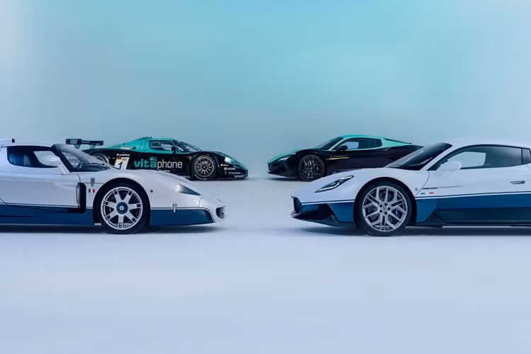 Được gọi là Maserati MC20 Icona và MC20 Leggenda, hai mẫu xe này sẽ được sản xuất với số lượng giới hạn chỉ 20 chiếc mỗi phiên bản. Hai bản này sở hữu ngoại thất với phối màu, họa tiết độc đáo gợi nhắc đến hai mẫu xe MC12 Stradale phiên bản đường phố và xe đua MC12 GT1 Vitaphone – Chiếc xe đua đã tham gia giải vô địch FIA GT.