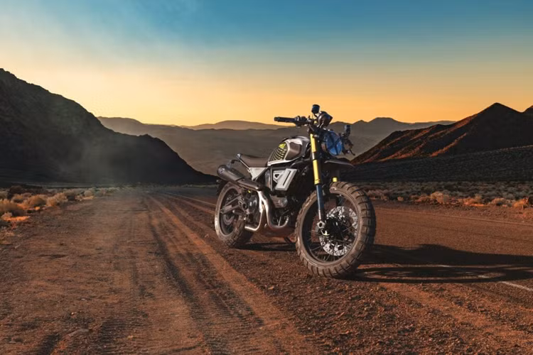 Mẫu Concept thứ hai của thương hiệu mang tới London Bike Show lần này chính là RR24I. Mẫu xe cũng được thiết kế dựa trên Scrambler nhưng có vẻ ngoài chắc chắn hơn và có thể di chuyển linh hoạt hơn trên nhiều loại địa hình.