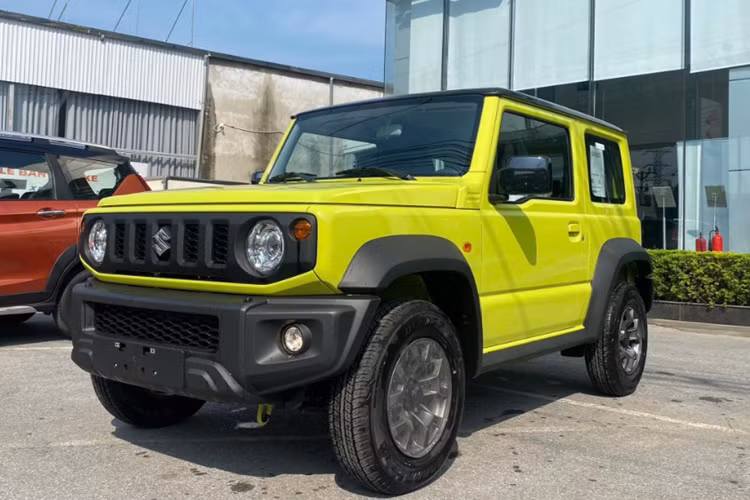 Suzuki Jimny va XL7 hybrid dang giam toi 50% le phi truoc ba