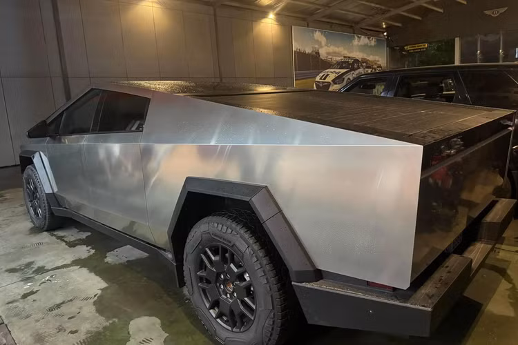 Ở bản cao cấp nhất là Cyberbeast, chiếc xe bán tải điện Tesla Cybertruck 2024 có công suất tối đa 845 mã lực và thời gian tăng tốc từ 0-96 km/h chỉ 2,6 giây.