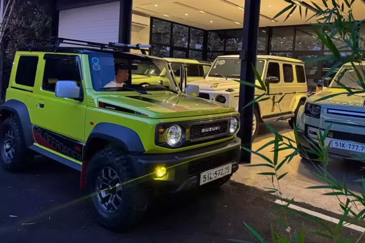 Nhưng phải đến khi đồng hành cùng chủ nhân chiếc Porsche 911 Dakar trong hành trình gần 35.000 km chạy từ TP HCM sang Trung Quốc, đến tận Mông Cổ, tay chơi xe này mới được nhiều người biết đến.
