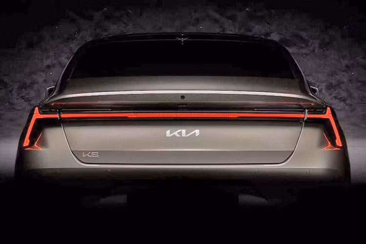 Có thể Kia K8 2025 sẽ không có sự nâng cấp về sức mạnh. Xe vẫn trang bị các tuỳ chọn động cơ xăng I4 2.5L, V6 3.5L, động cơ hybrid 1.6 HEV hoặc động cơ LPG (khí hóa lỏng) V6 3.5L.