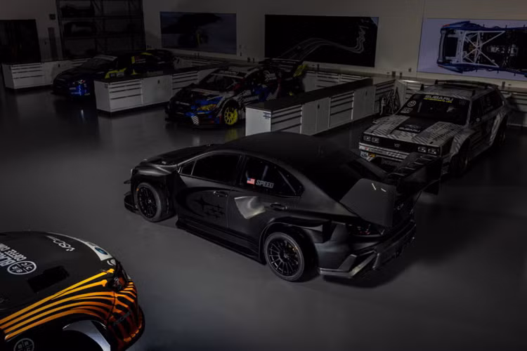 Mẫu xe Subaru WRX Project Midnight hiệu năng cao này được nhiều fan hâm mộ của thương hiệu Subaru mong muốn sở hữu với một phiên bản chạy đường đua chuyên nghiệp, tuy nhiên thương hiệu hiện không có kế hoạch để sản xuất thương mại mẫu xe này.