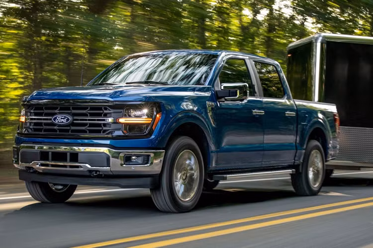 Waatti tiếp tục: "Ngừng việc giao F-150 và F-150 Lightning cho đến khi mọi vấn đề được giải quyết là một quyết định đúng đắn, dù ít có thể hơn so với việc tung ra chúng sớm mà đã biết sẽ gặp vấn đề."
