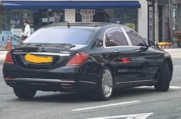 Chay taxi Mercedes-Maybach S-Class kiem hon 500 trieu dong/thang-Hinh-3