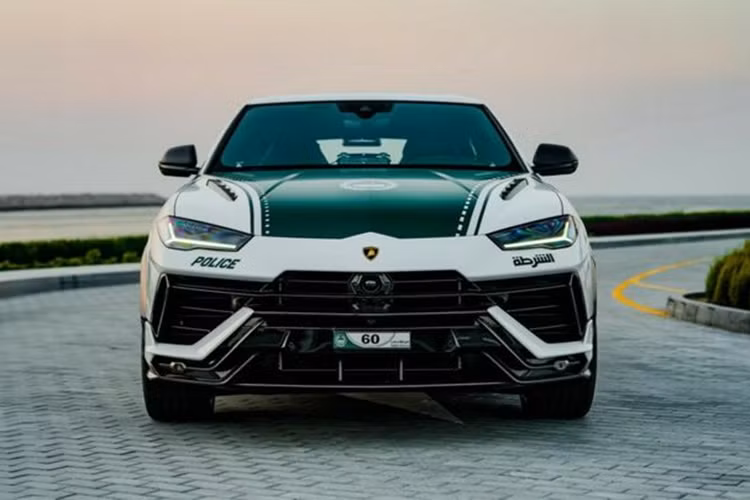 Ông cho biết “chiếc Urus Performanceante mới này… sẽ được sử dụng để thực hiện một loạt nhiệm vụ công cộng và trên hết là sẽ giúp nâng cao an ninh và an toàn của thành phố. Sáng kiến này cũng thể hiện rõ hơn sự hiện diện lâu dài của thương hiệu chúng tôi tại UAE”.