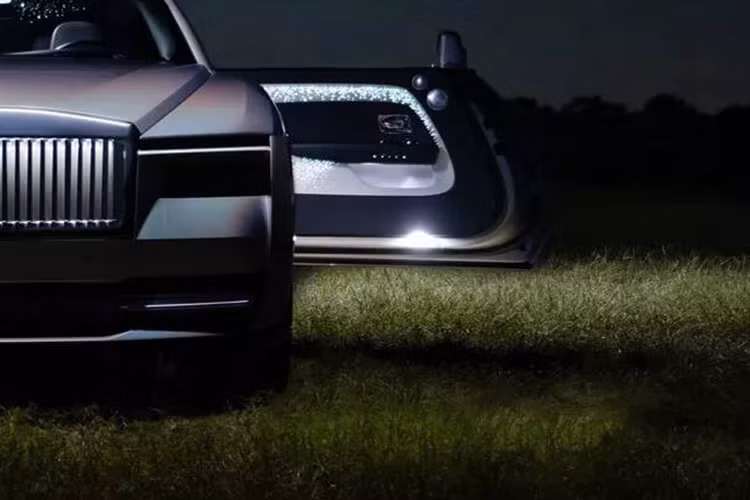 “Chúng tôi không ngừng ngạc nhiên trước sự đa dạng của các ý tưởng hình thành nên các concept Bespoke của khách hàng, thường lấy cảm hứng từ vật liệu, hoàn thiện và chủ đề họ thấy trong các mẫu độc bản khác.