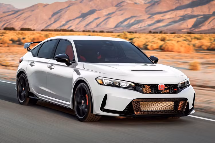 Tại Việt Nam, Civic Type R được Honda giới thiệu lần đầu ở Triển lãm ôtô Việt Nam tổ chức tại TP.HCM hồi tháng 10/2022. Đến tháng 12 cùng năm, Honda công bố giá bán cho Honda Civic Type R ở mức 2,399 tỷ đồng.