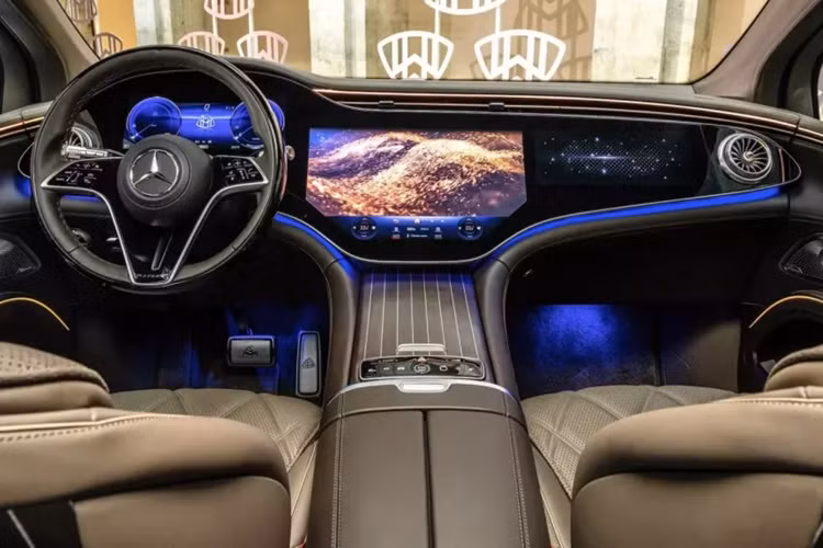 EQS 680 sẽ là chiếc SUV siêu sang Mercedes-Maybach thứ 3 được phân phối chính hãng tại thị trường Việt Nam, sau GLS480 và GLS600, thú vị ở chỗ, so với 2 mẫu xe trước, Mercedes-Maybach EQS 680 sử dụng động cơ thuần điện.