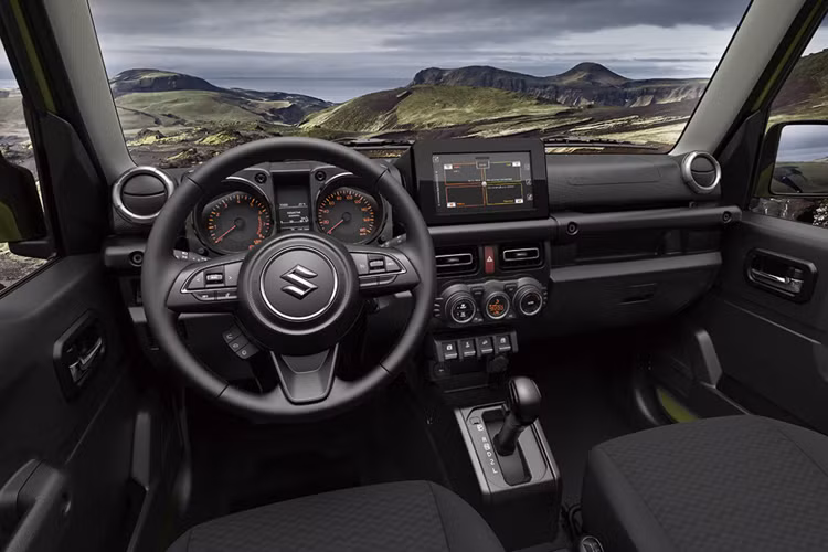 Hiện giá bán của Suzuki Jimny 2024 tại Việt Nam vẫn còn là ẩn số. Tuy nhiên, một số đại lý tại Việt Nam hiện đang bán Suzuki Jimny phiên bản độ theo phong cách SUV hạng sang Mercedes-AMG G63 với giá lên đến 999 triệu đồng. Giá lăn bánh tại khu vực tỉnh rơi vào khoảng 1,11 tỷ đồng.