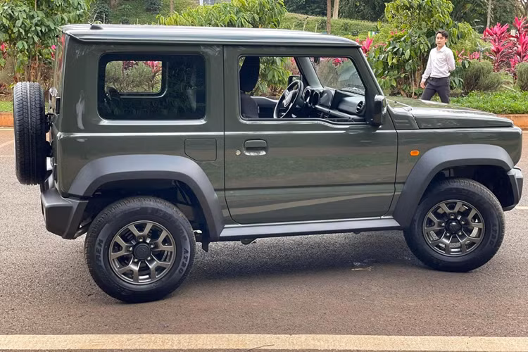 "Trái tim" của mẫu SUV này là động cơ xăng có mã K15B với 4 xi-lanh thẳng hàng, dung tích 1.5L, sản sinh công suất tối đa 75 kW (khoảng 100 mã lực) tại tua máy 6.000 vòng/phút.