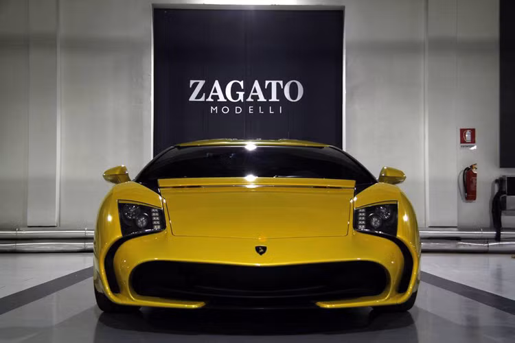 Chiếc siêu xe Lamborghini 5-95 Zagato này cũng sẽ được chào bán ra công chúng lần đầu tiên tại cuộc đấu giá Pebble Beach của Gooding &amp; Company vào ngày 16 và 17 tháng 8. Zagato quyết định thực hiện dự án này như một cách để kỷ niệm 95 năm thành lập và bắt đầu thay đổi 9 chiếc Superleggera thành siêu xe với kiểu dáng độc đáo.